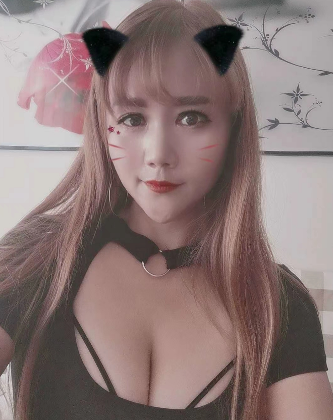 大胸妹，超性感